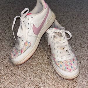 2009 Vintage Nike Legend LE Low White/Pink Sneakers